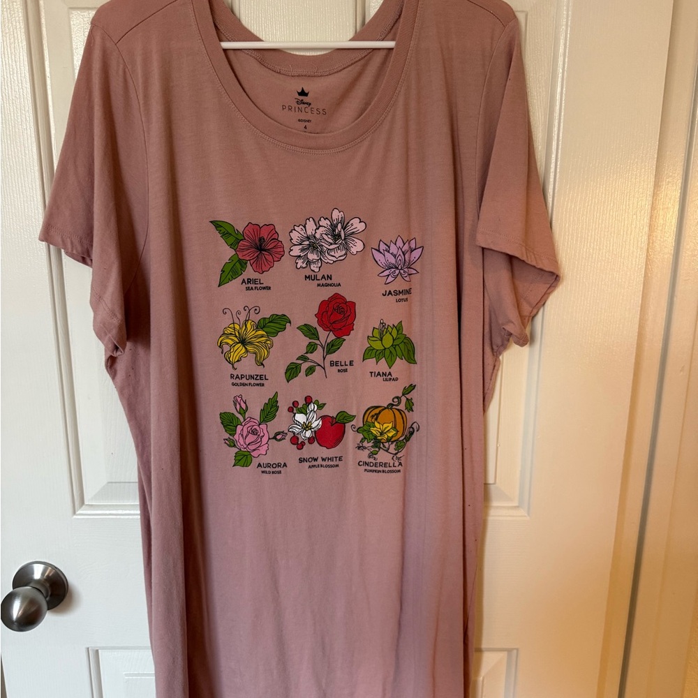 Torrid Disney Princess Graphic Mauve T-Shirt. Size 4.